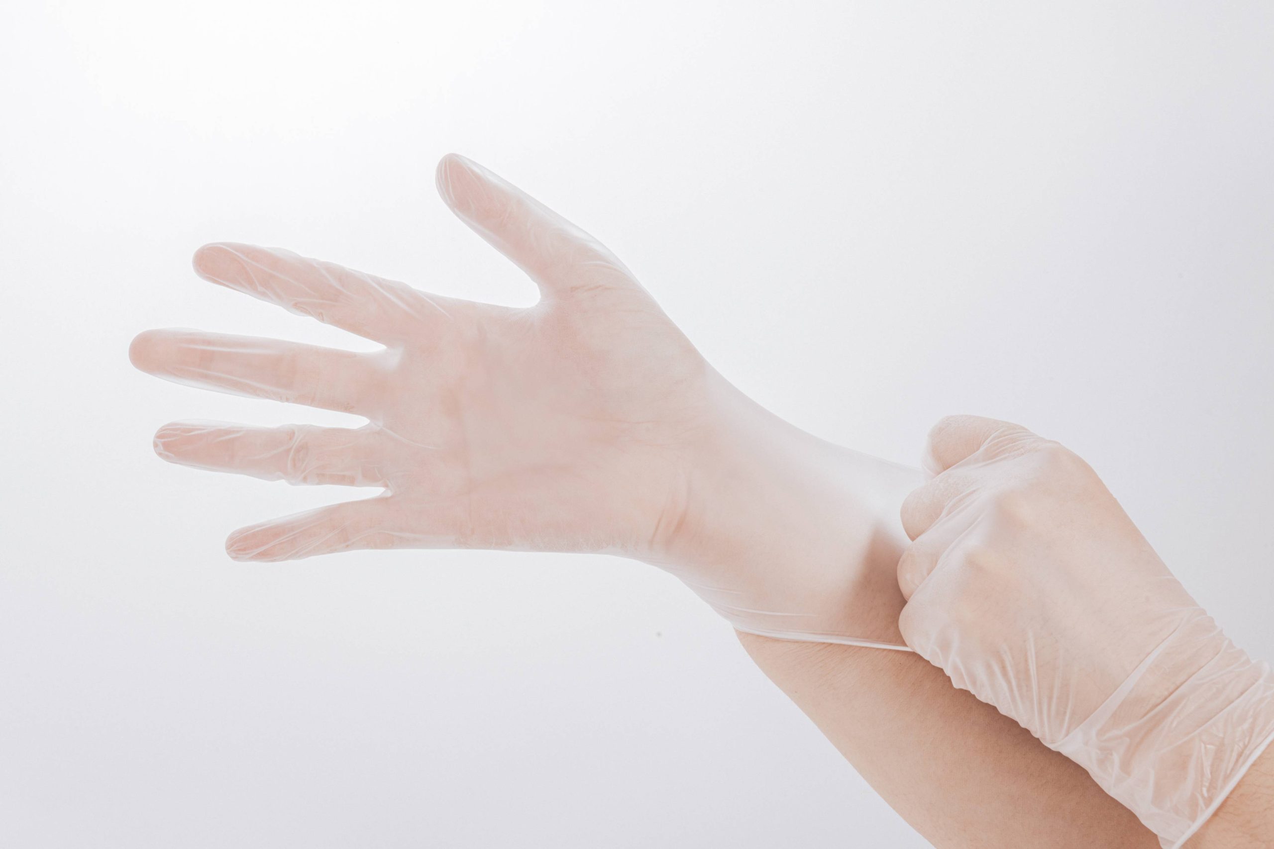 Vinyl exam gloves have a wide range of applicability. 