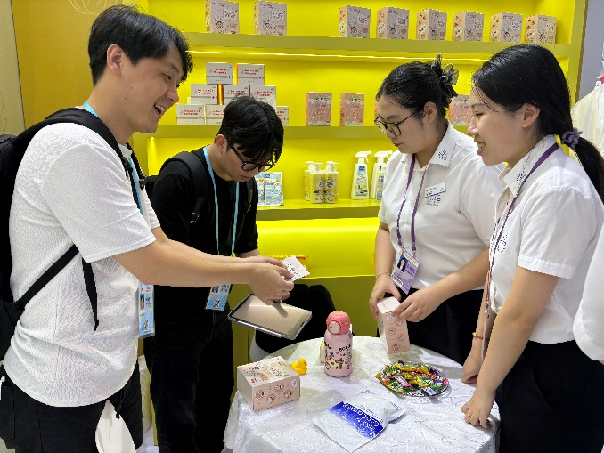 At the 136th China Import and Export Fair (Phase II) Household Goods Zone, INTCO Medical had been the center of attention with its excellent innovation ability and rich product categories.